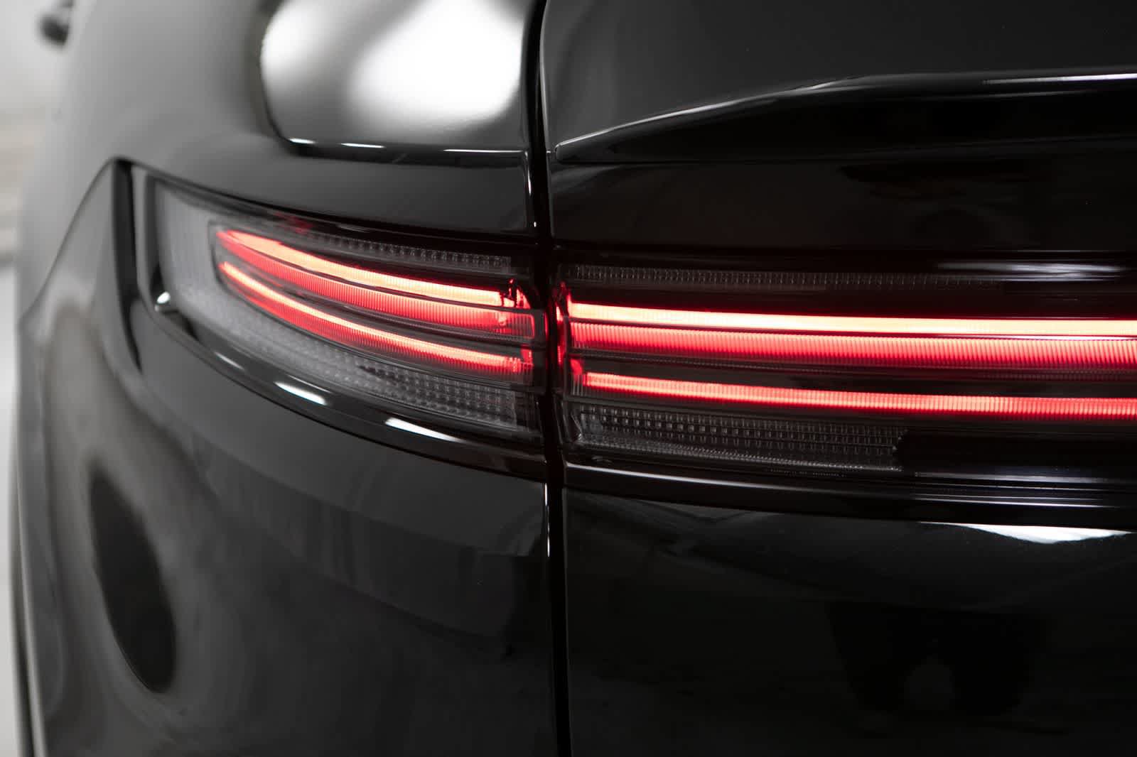 Certified 2025 Porsche Cayenne Turbo AWD/4WD image 18