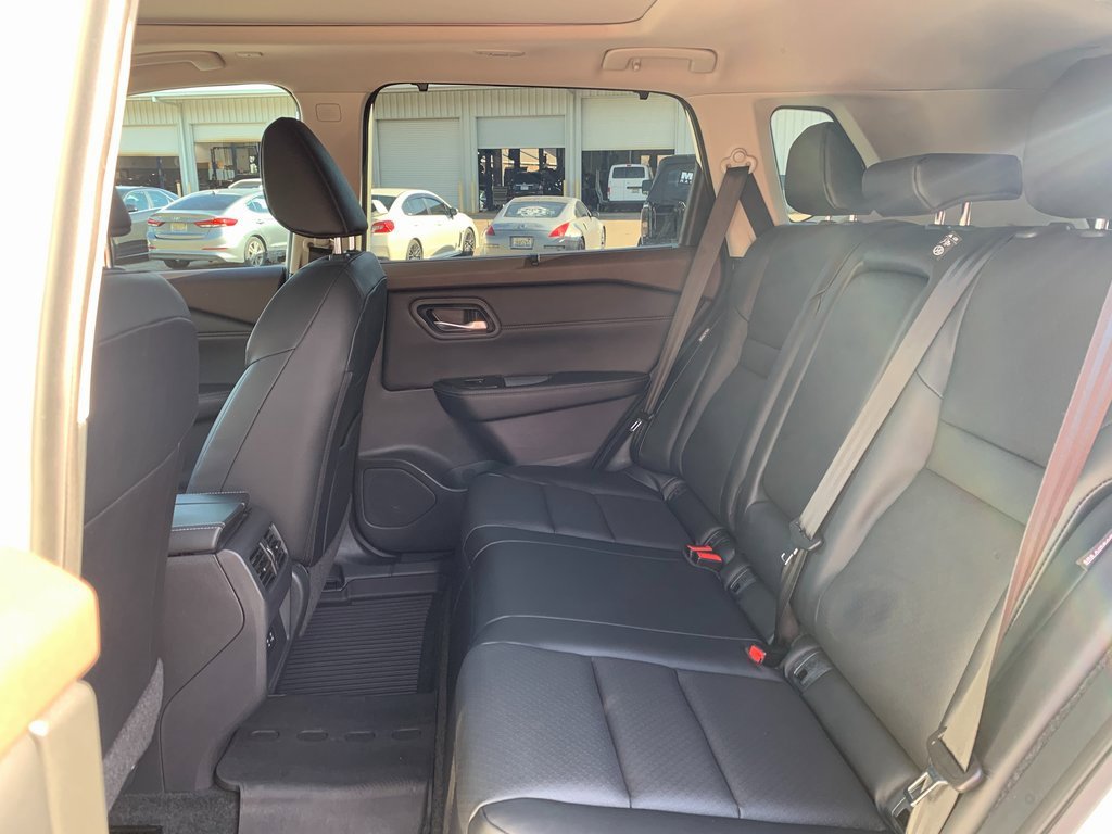 Used 2023 Nissan Rogue SV w/ SV Premium B Package image 25