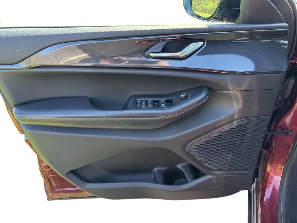 Used 2023 Jeep Grand Cherokee L Laredo image 11