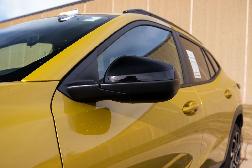 Used 2025 Chevrolet Trax RS w/ Driver Confidence Package image 9