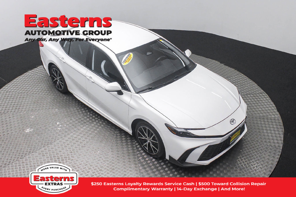 Used 2025 Toyota Camry SE FWD image 4