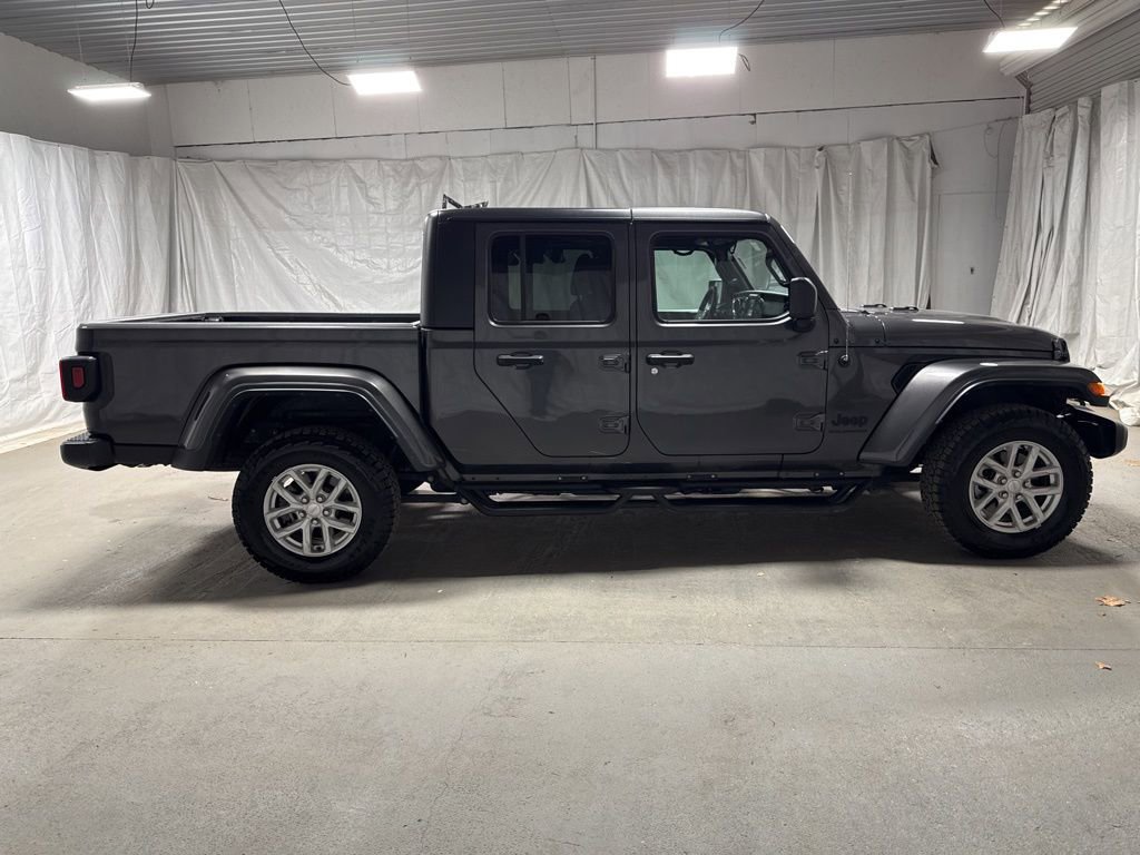Used 2023 Jeep Gladiator Sport AWD/4WD image 8
