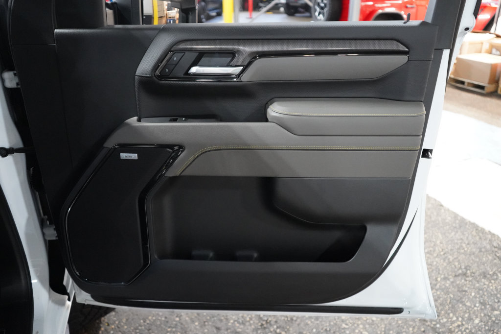 Used 2025 Chevrolet Silverado 2500 ZR2 w/ Technology Package AWD/4WD image 16
