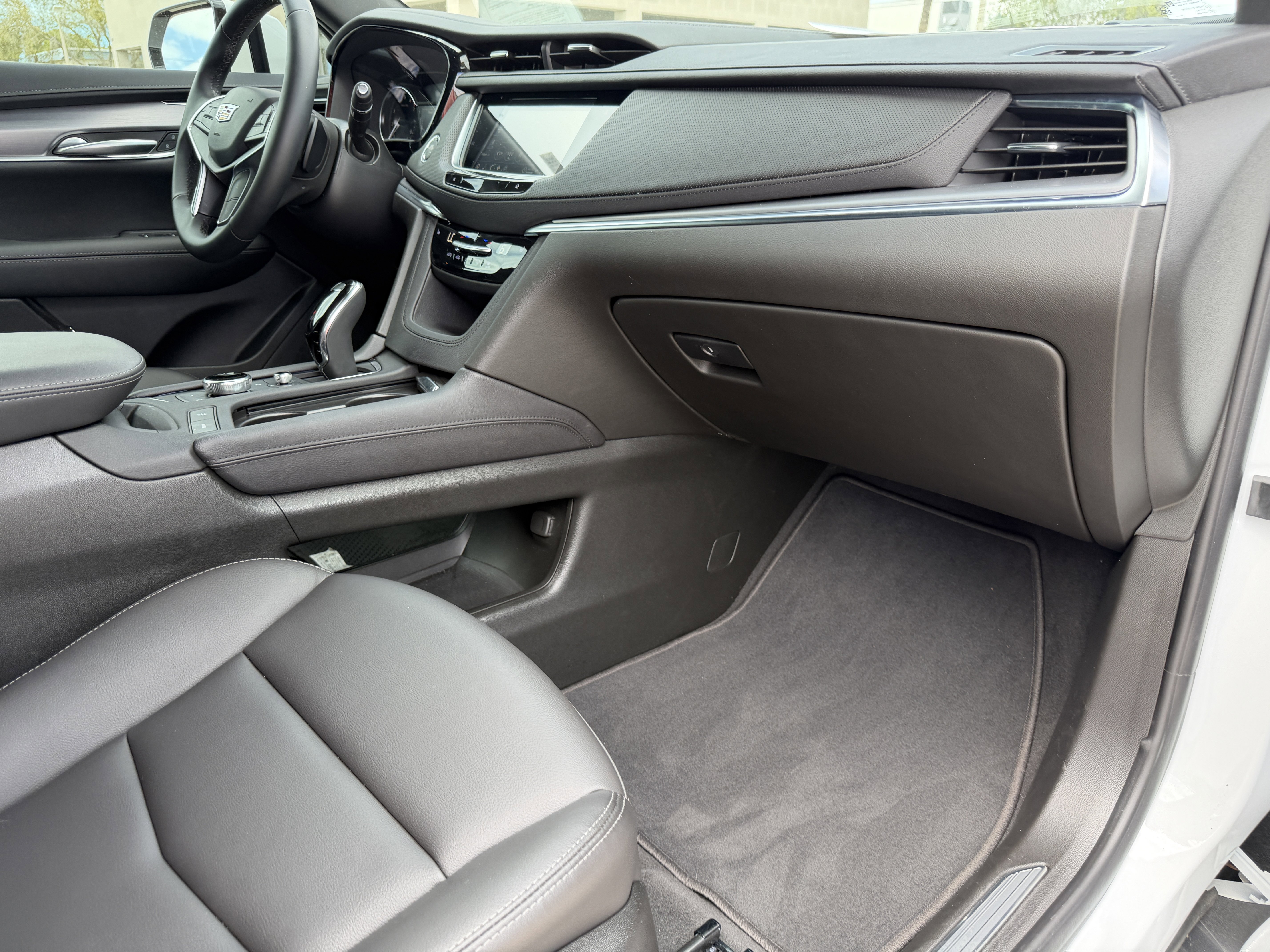 New 2026 Cadillac XT5 Luxury image 11