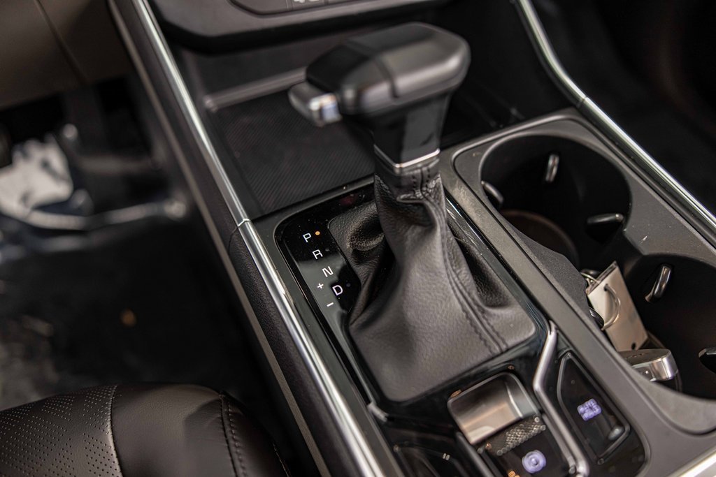 Used 2025 Kia Carnival EX image 29