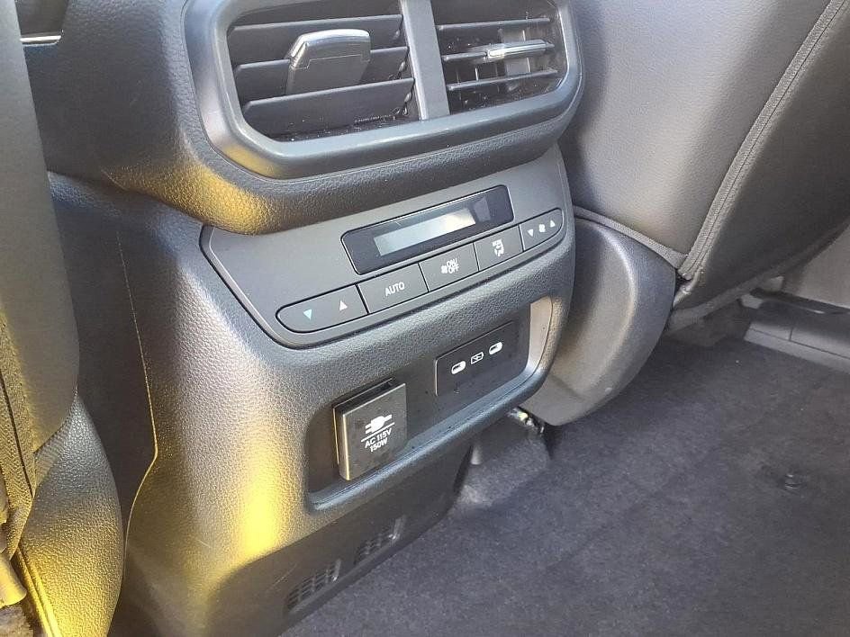 Used 2025 Honda Pilot TrailSport image 24