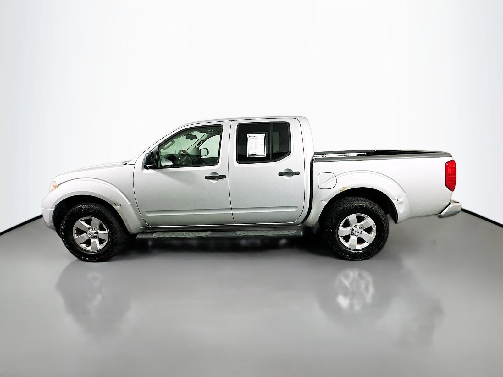 Used 2013 Nissan Frontier SV w/ SV Value Truck Pkg AWD/4WD image 4