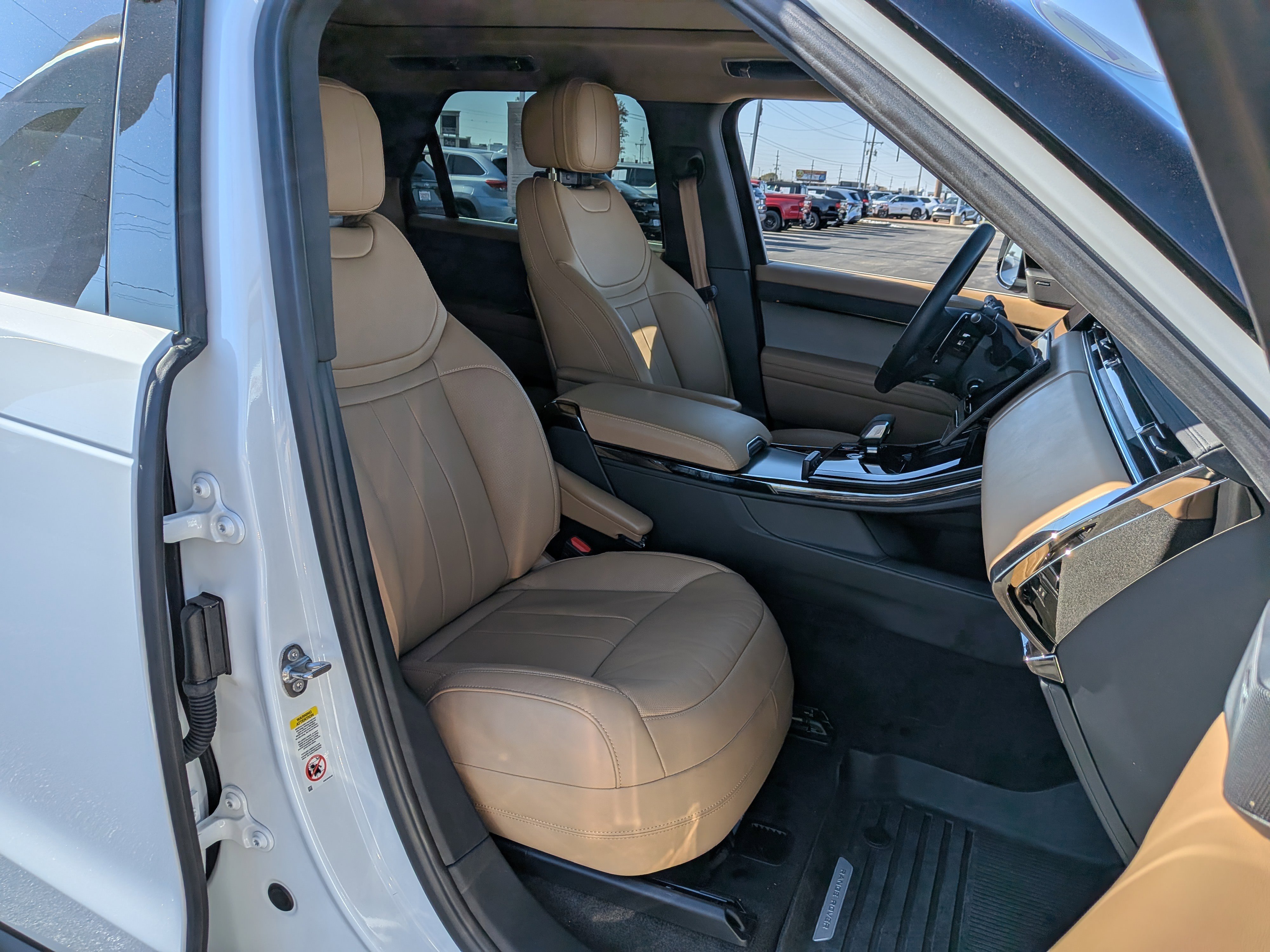 Used 2024 Land Rover Range Rover Sport SE image 25