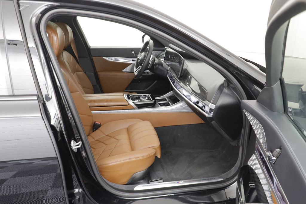 Certified 2025 BMW 760i xDrive w/ Executive Package AWD/4WD image 22