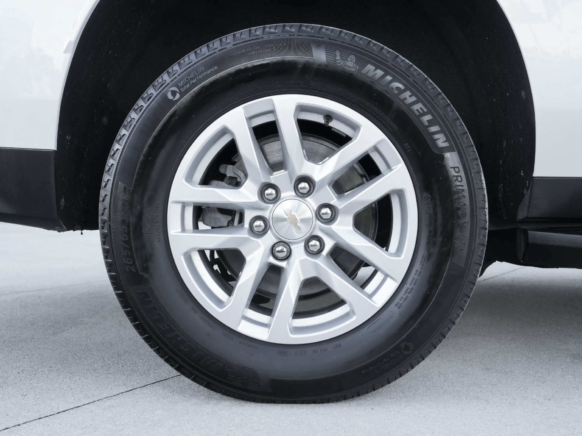 Used 2024 Chevrolet Suburban LT RWD image 28