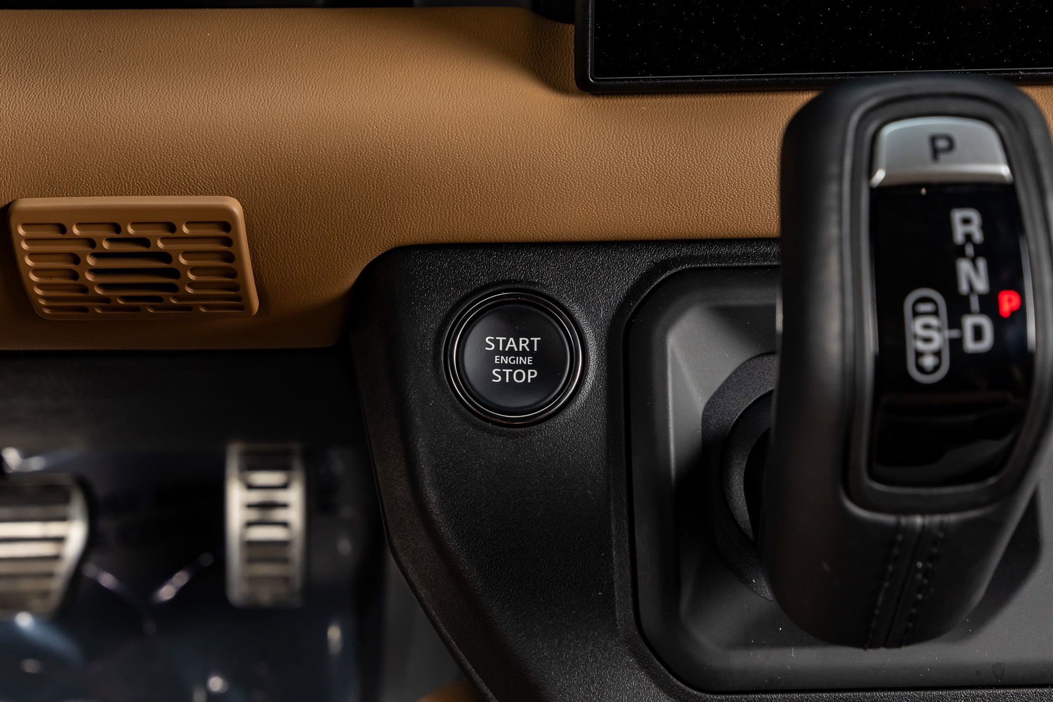 Used 2025 Land Rover Defender 130 X image 25