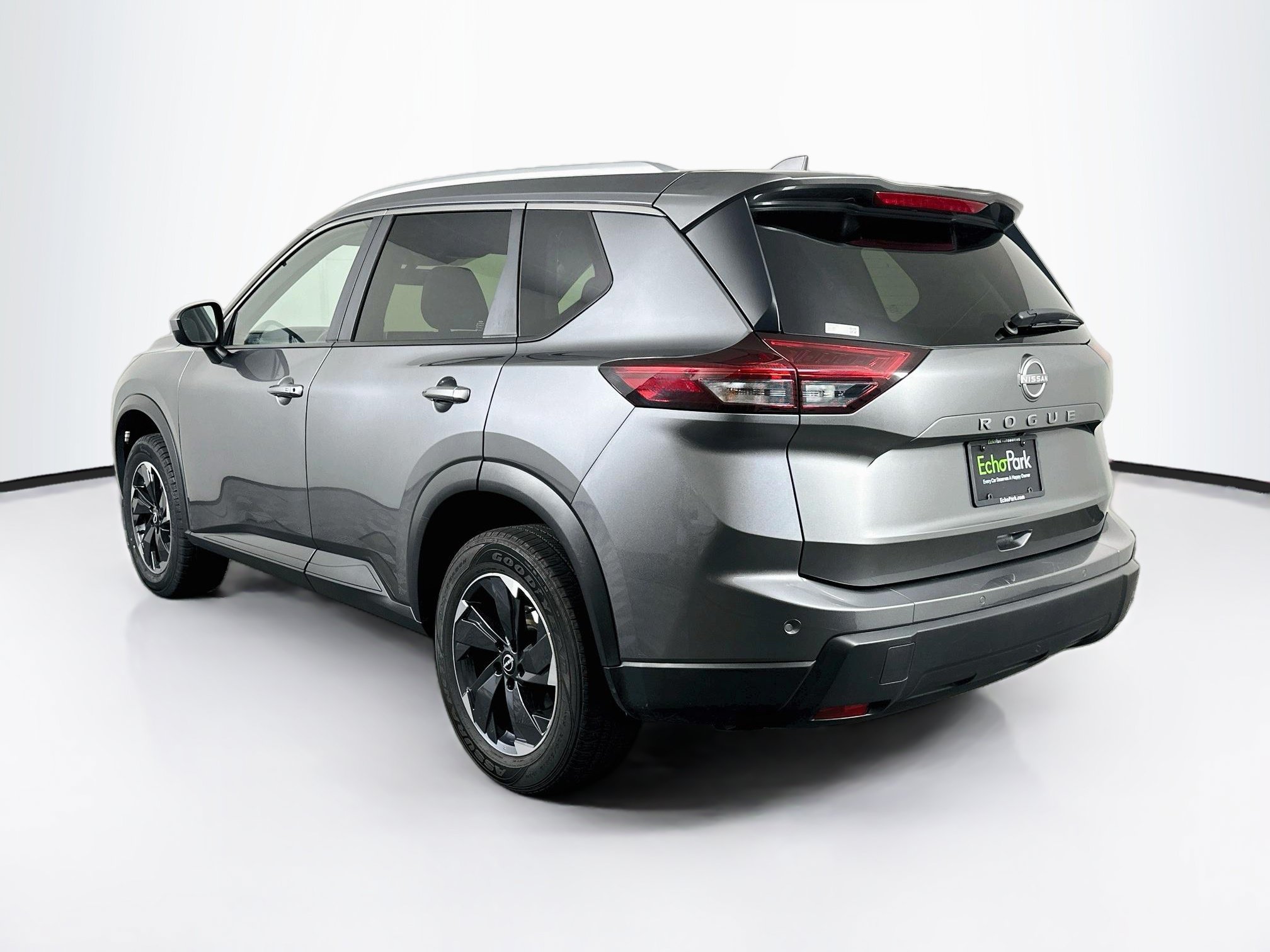 Used 2025 Nissan Rogue SV w/ SV Premium Package FWD image 5