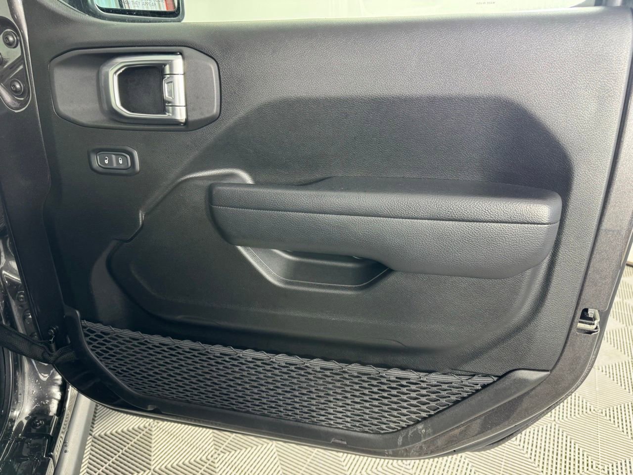 Used 2025 Jeep Wrangler Unlimited Rubicon image 30