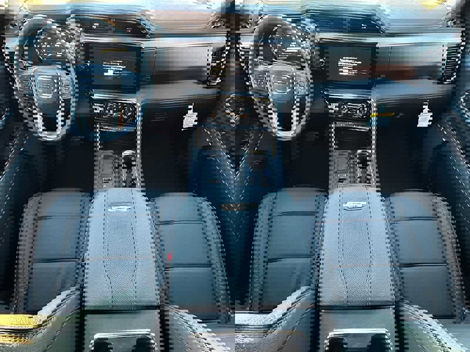 New 2026 GMC Sierra 2500 Denali w/ Denali Reserve Package image 18