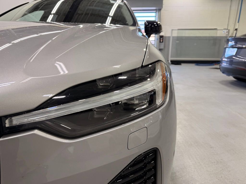 Used 2025 Volvo XC60 B5 Plus w/ Climate Package image 9