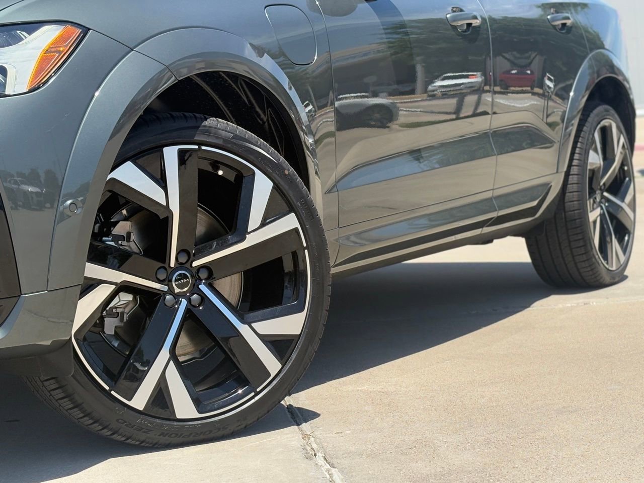 New 2026 Volvo XC60 T8 Ultra w/ Protection Package Premier image 6