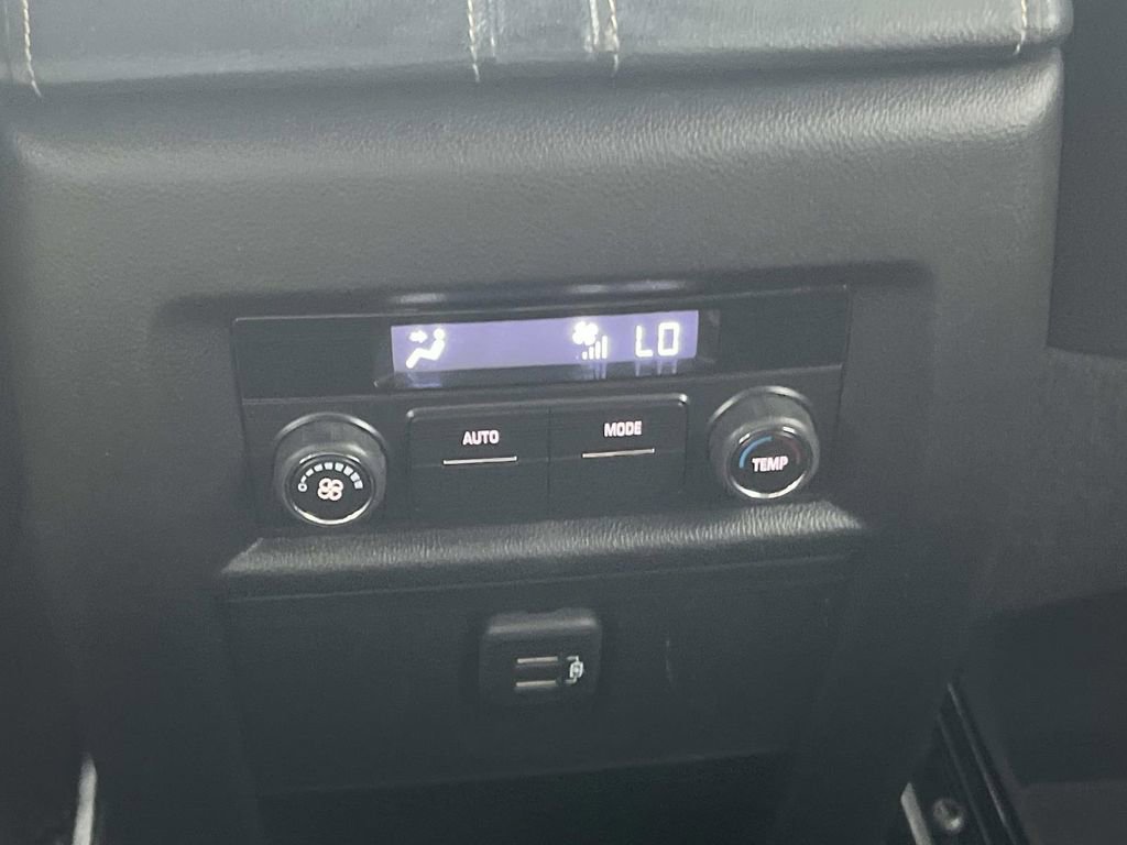 Used 2023 Chevrolet Traverse LT image 17