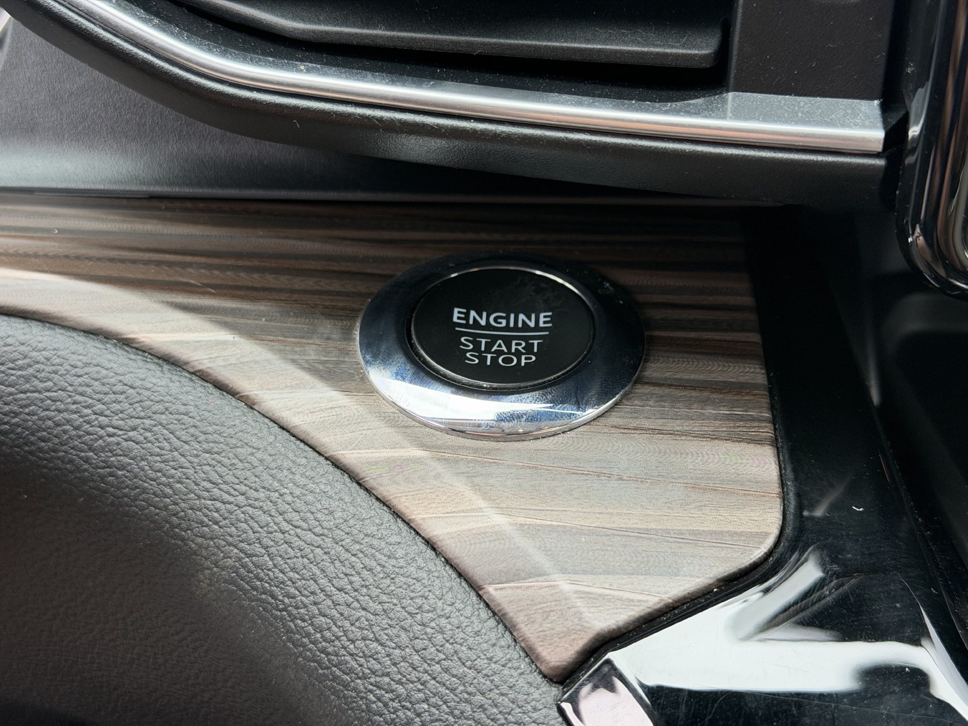 Certified 2022 Ford Explorer Limited AWD/4WD image 6