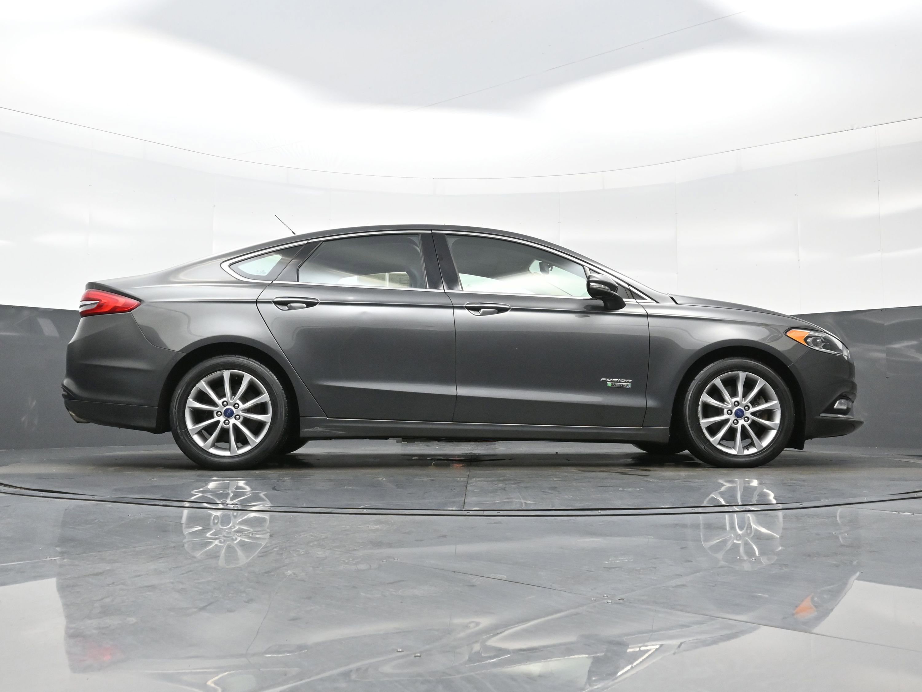 Used 2017 Ford Fusion Energi SE image 32