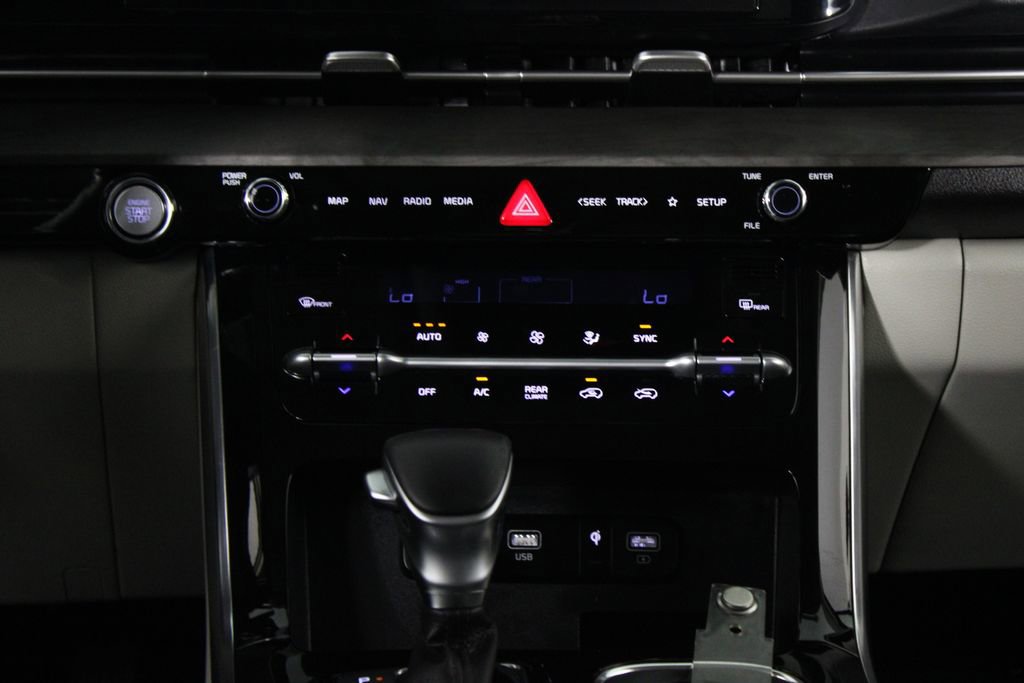 Used 2024 Kia Carnival EX image 23