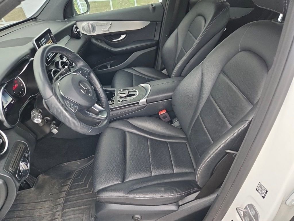 Used 2019 Mercedes-Benz GLC 300 4MATIC image 10