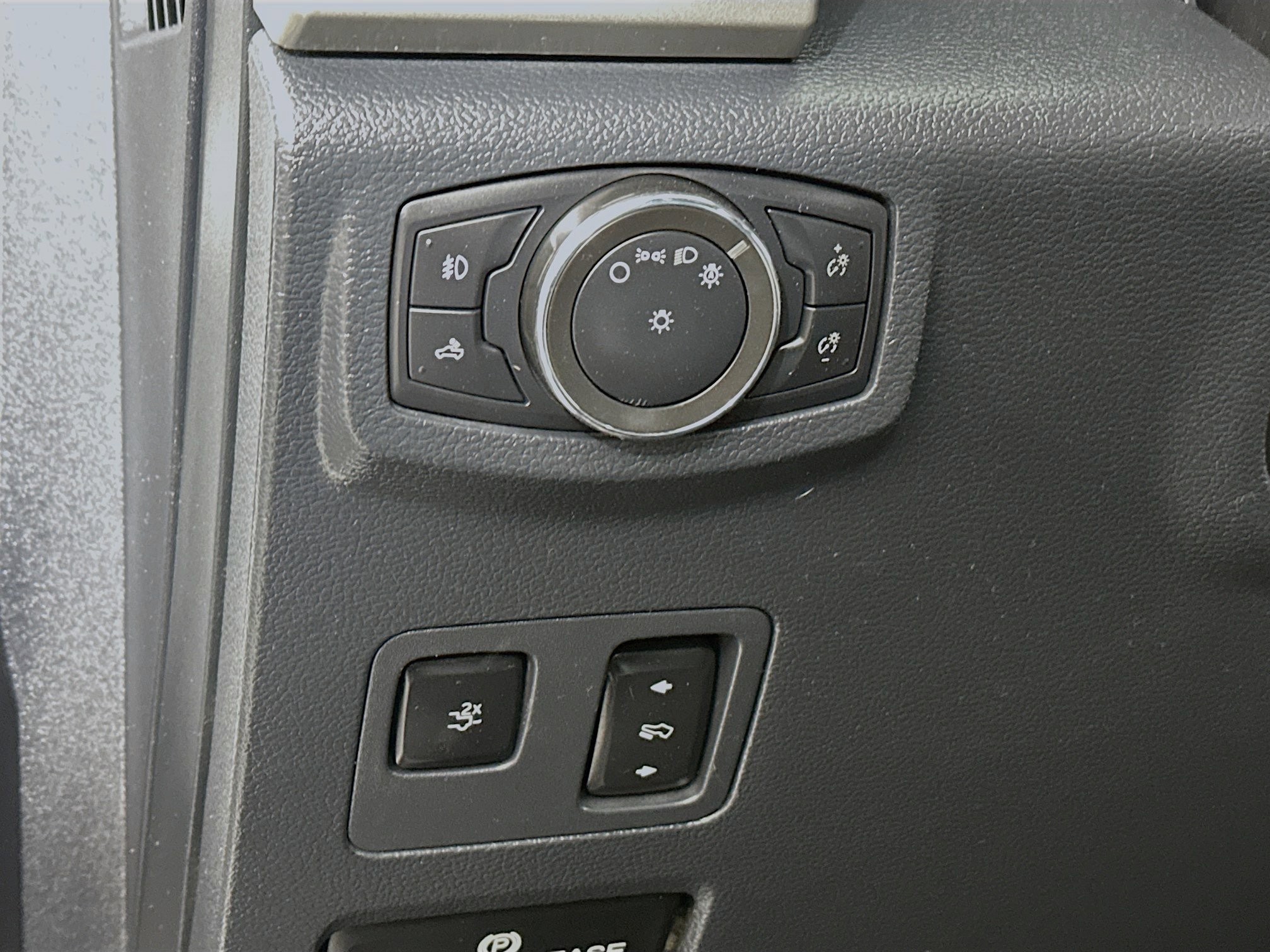 Used 2022 Ford F250 Lariat w/ Black Appearance Package image 10