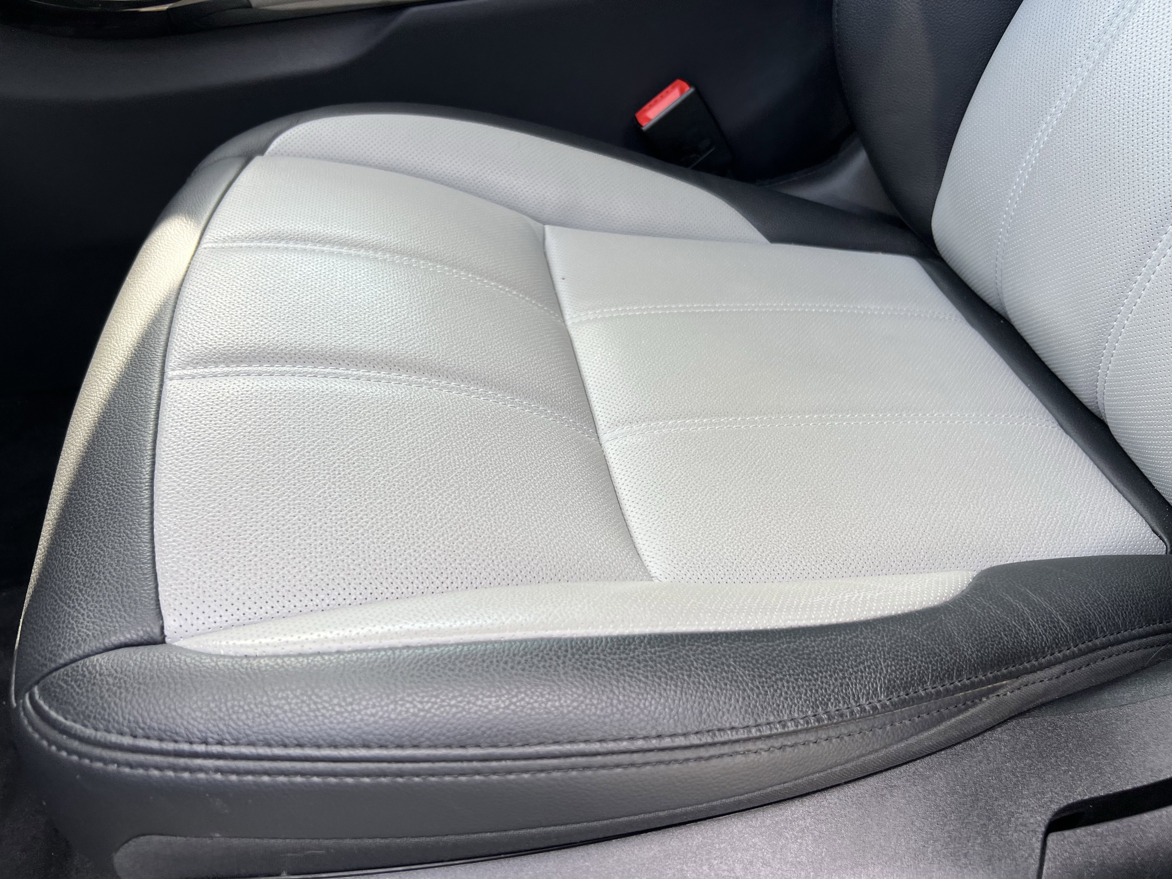 Used 2025 Land Rover Range Rover Evoque Dynamic SE image 16