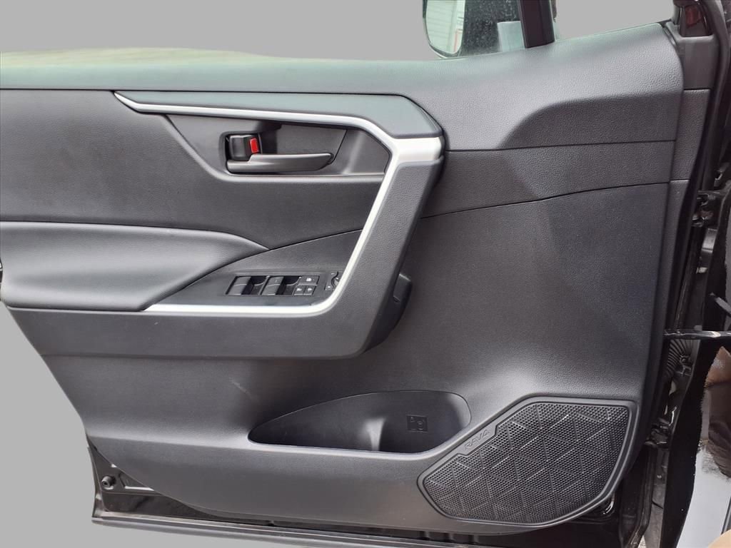 Used 2025 Toyota RAV4 LE image 15