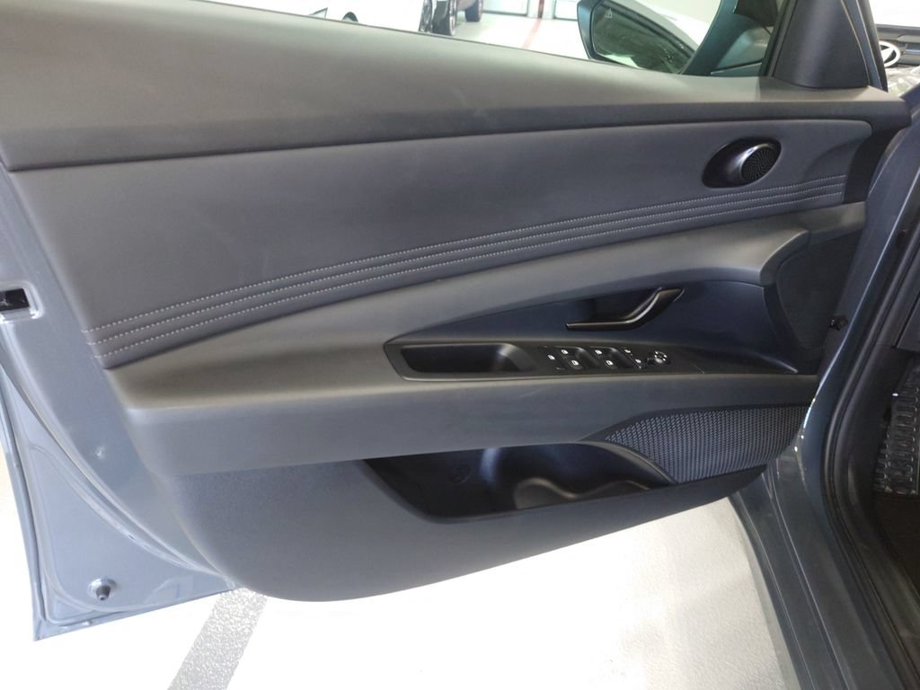Used 2026 Hyundai Elantra Sport FWD image 11