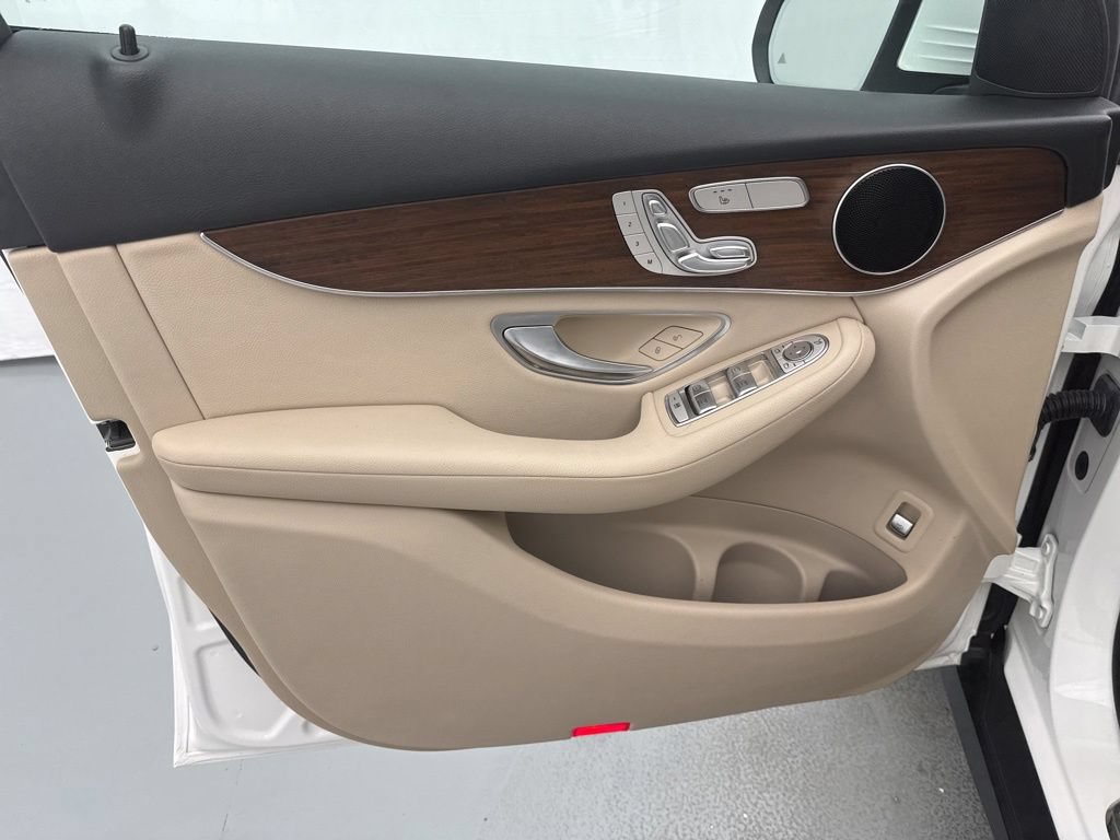 Used 2020 Mercedes-Benz GLC 300 4MATIC image 19