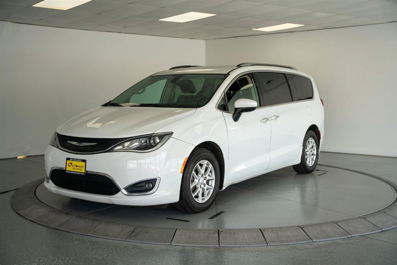 Used 2020 Chrysler Pacifica Touring-L FWD image 3