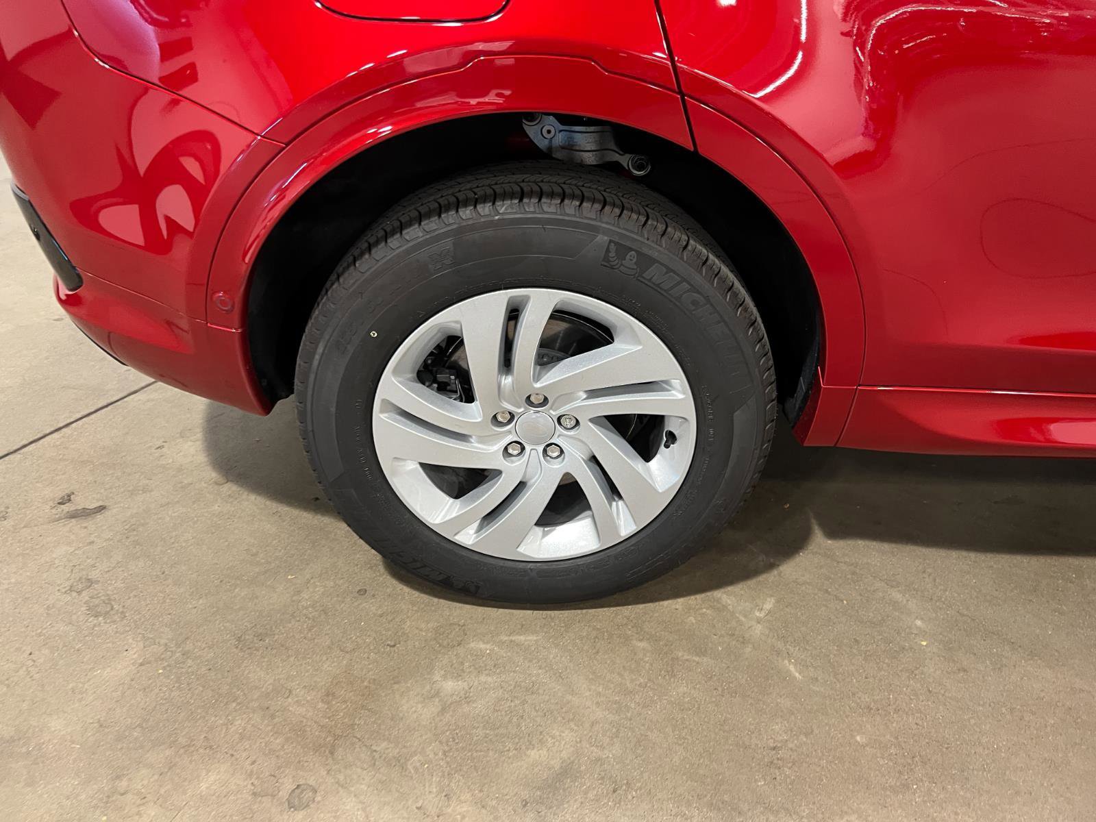 Used 2025 Land Rover Discovery Sport S image 40