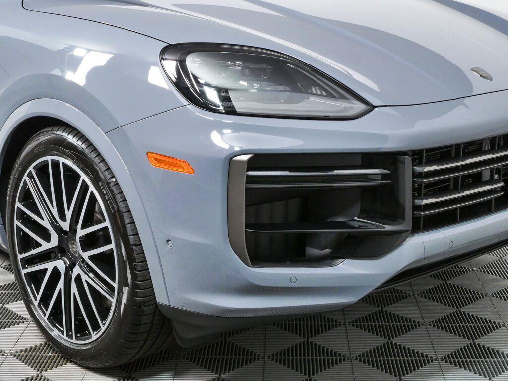 New 2026 Porsche Cayenne Turbo AWD/4WD image 36