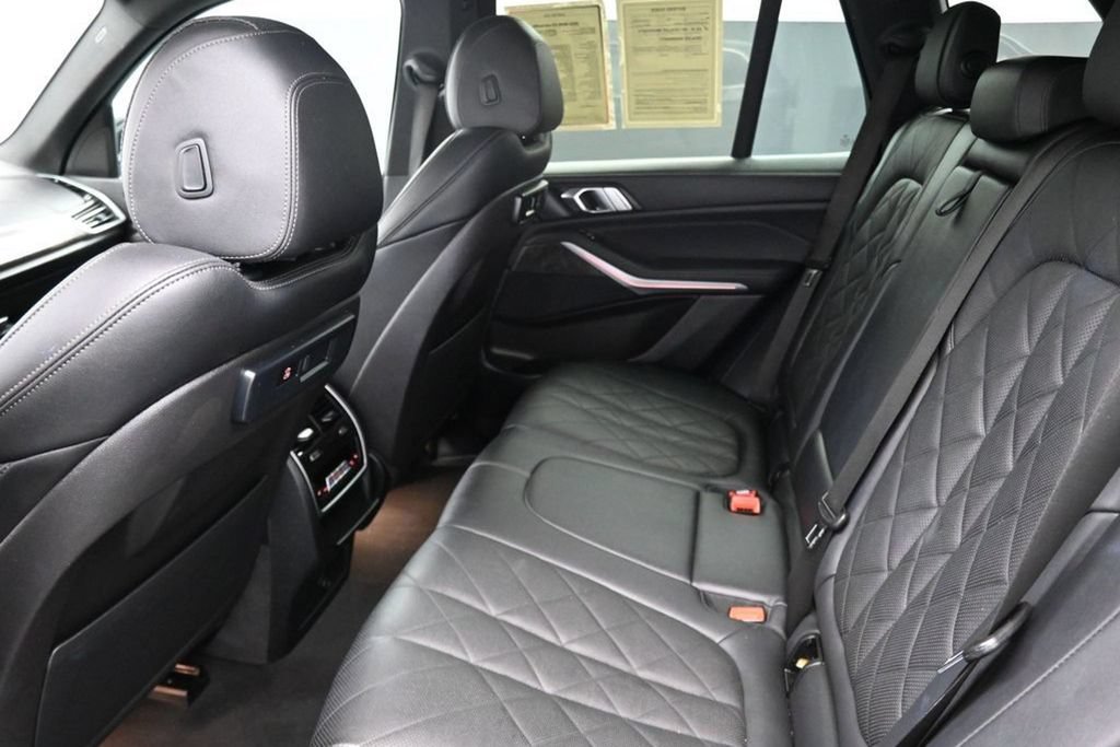Used 2023 BMW X5 xDrive40i AWD/4WD image 10