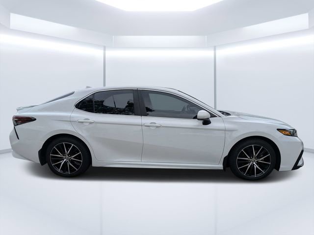 Used 2021 Toyota Camry SE FWD image 2