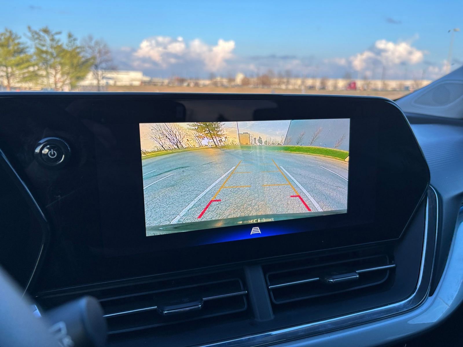 Used 2025 Chevrolet Trax LT image 22