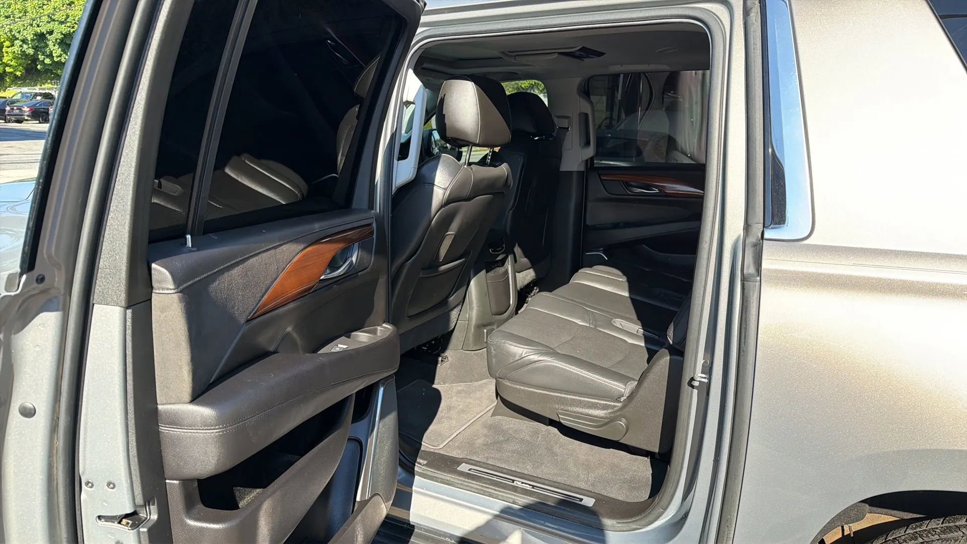 Used 2017 Cadillac Escalade ESV Premium Luxury AWD/4WD image 27