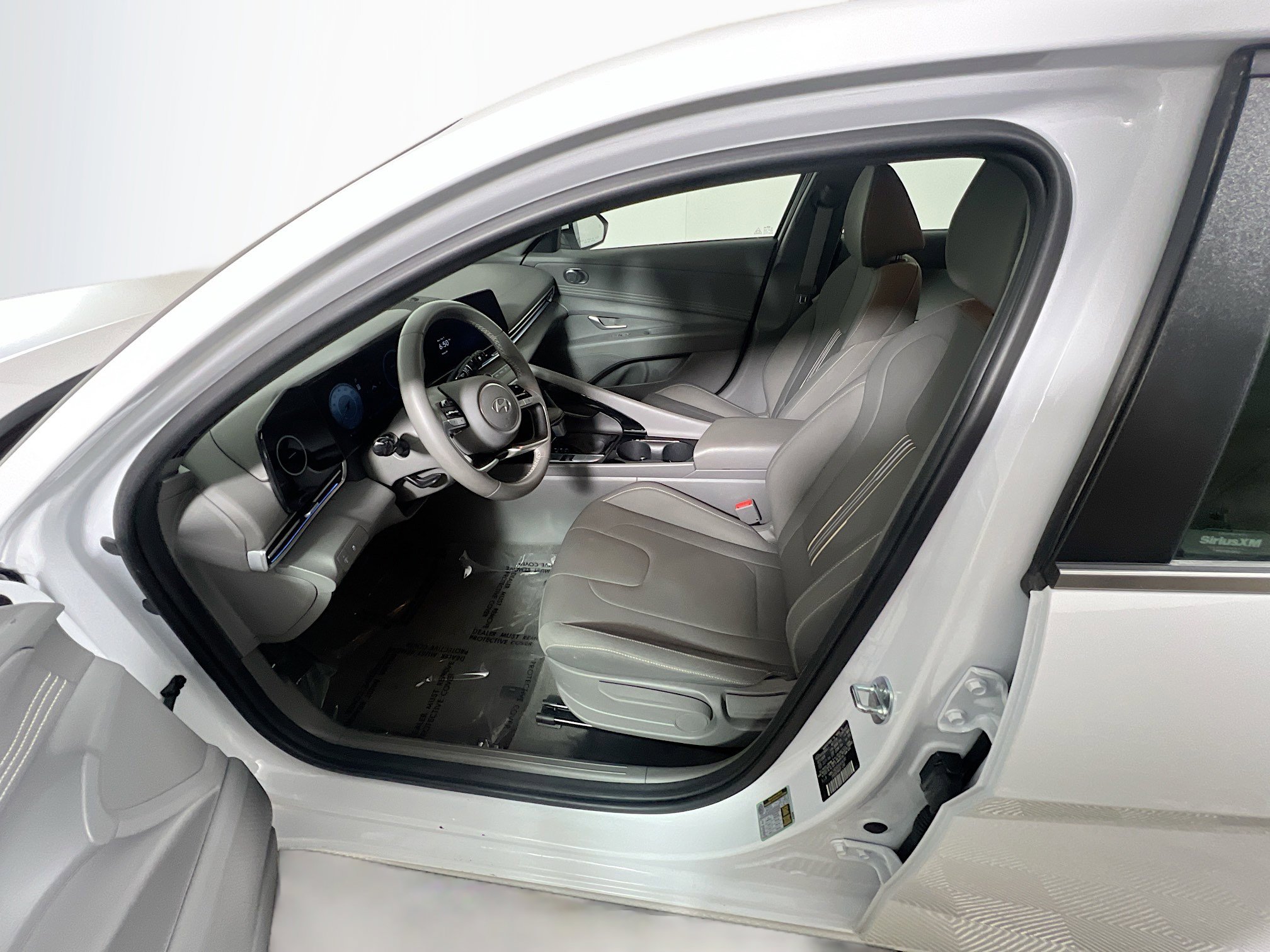 Used 2025 Hyundai Elantra SEL image 15