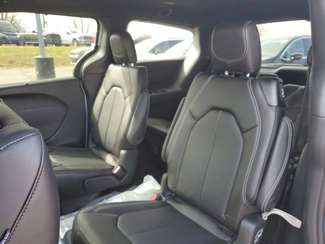 New 2026 Chrysler Pacifica Select FWD image 16