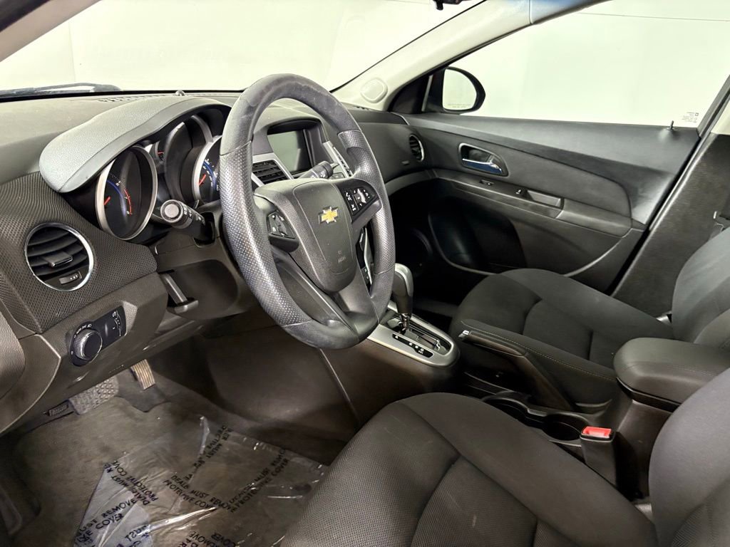 Used 2015 Chevrolet Cruze LT w/ Technology Package image 21