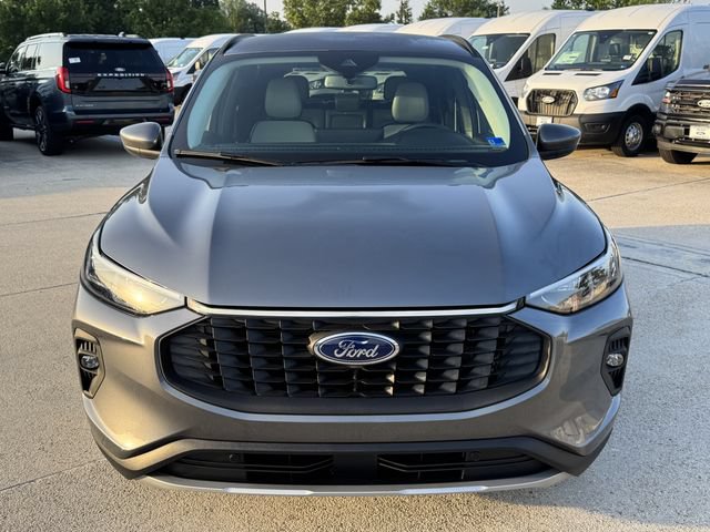 Used 2025 Ford Escape Platinum FWD image 2