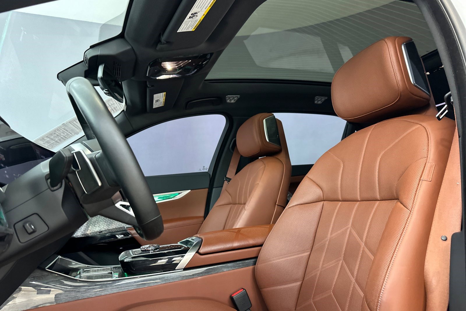 Certified 2024 BMW i7 xDrive60 AWD/4WD image 16