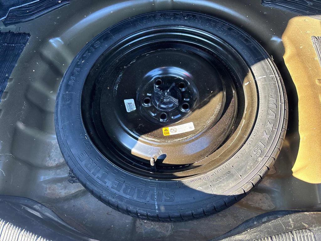 Used 2017 Ford Fusion SE w/ Fusion SE Technology Package image 30