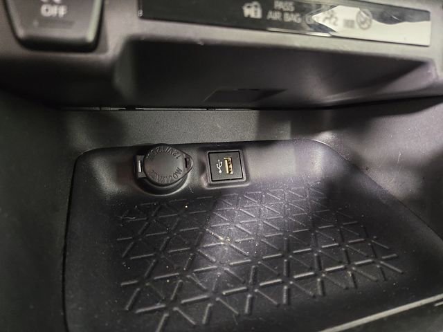 Used 2025 Toyota RAV4 XLE FWD image 25