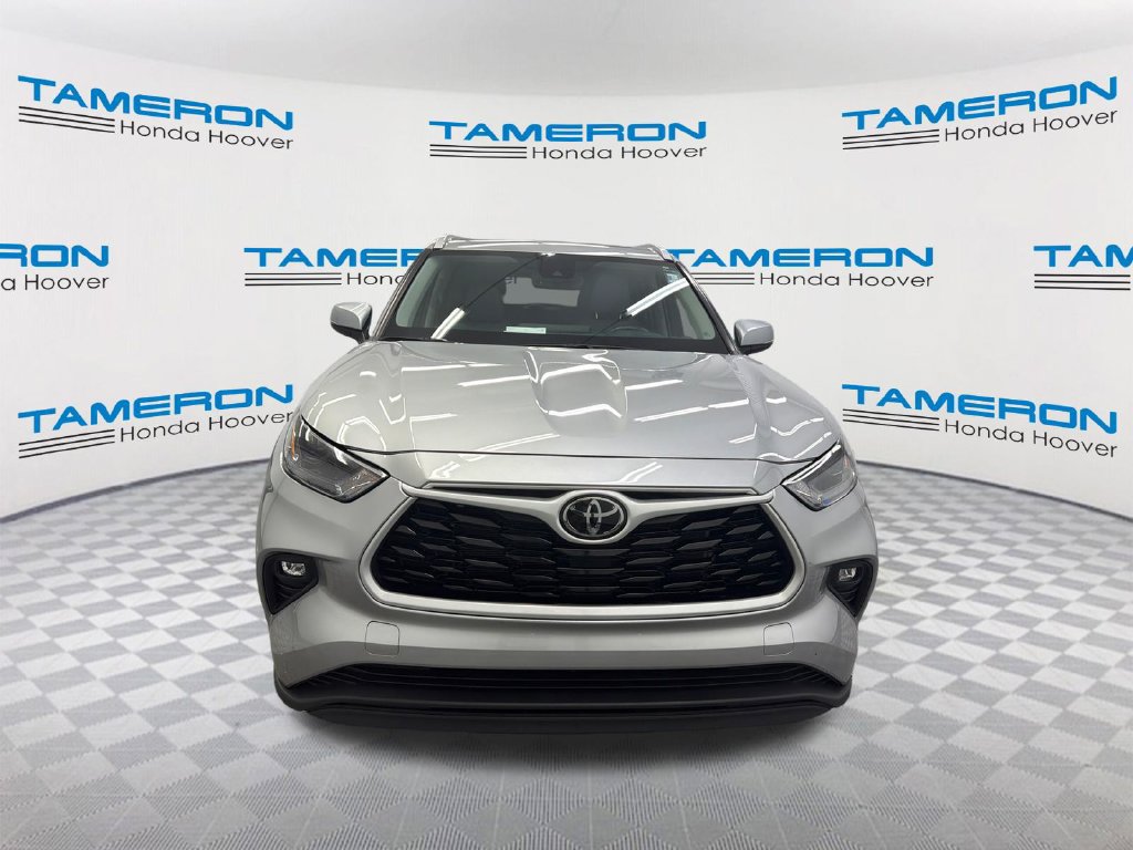 Used 2024 Toyota Highlander XLE FWD image 8