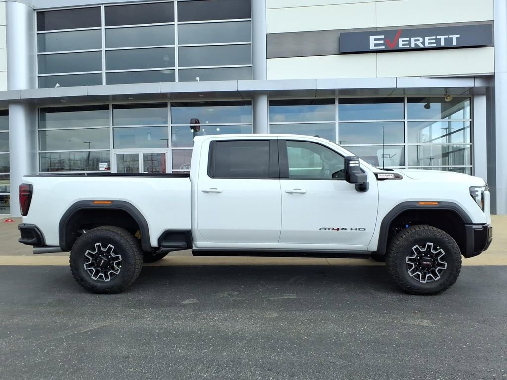 Used 2026 GMC Sierra 2500 AT4X image 2