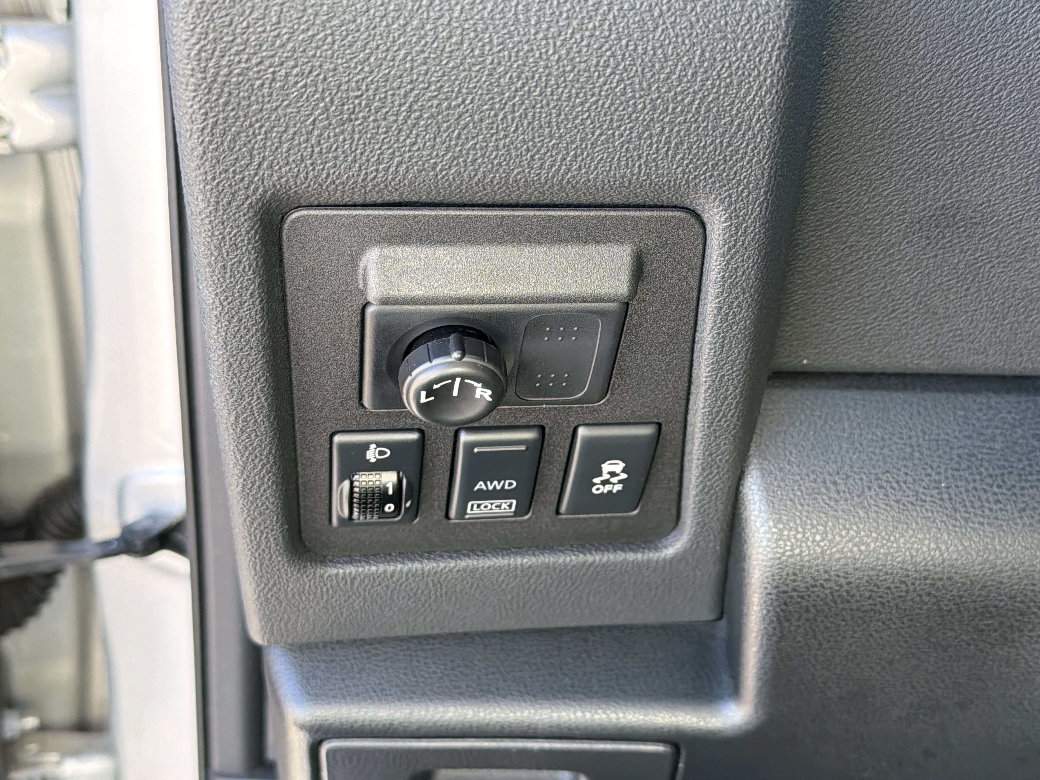 Used 2013 Nissan Rogue SL AWD/4WD image 12