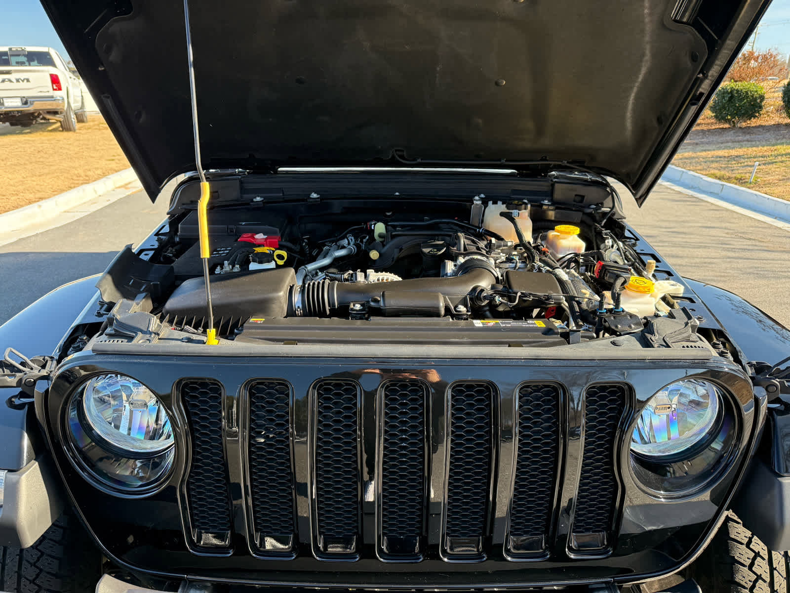 Used 2022 Jeep Wrangler Unlimited Sahara image 32