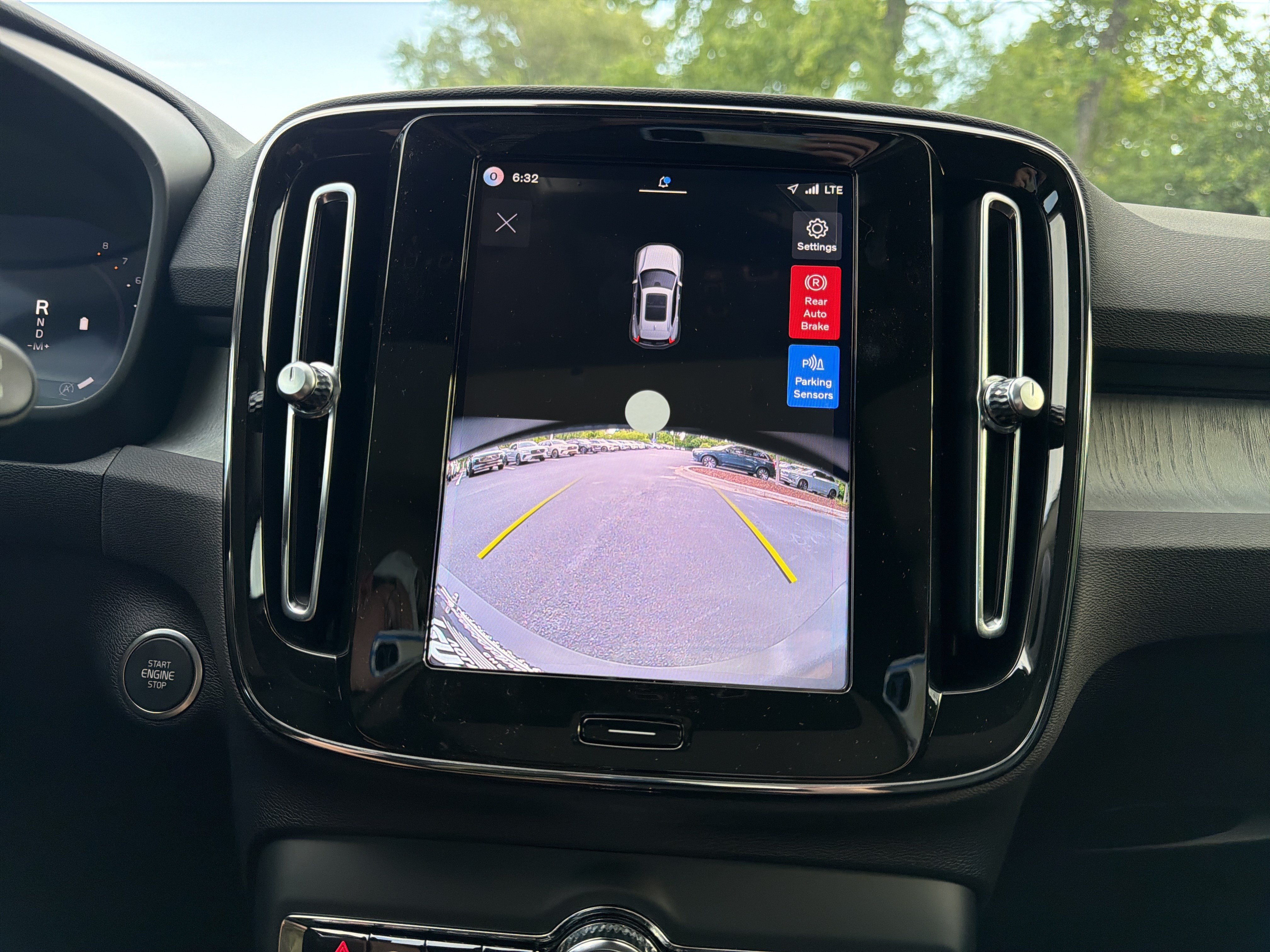 New 2026 Volvo XC40 B4 Core w/ Climate Package FWD image 28