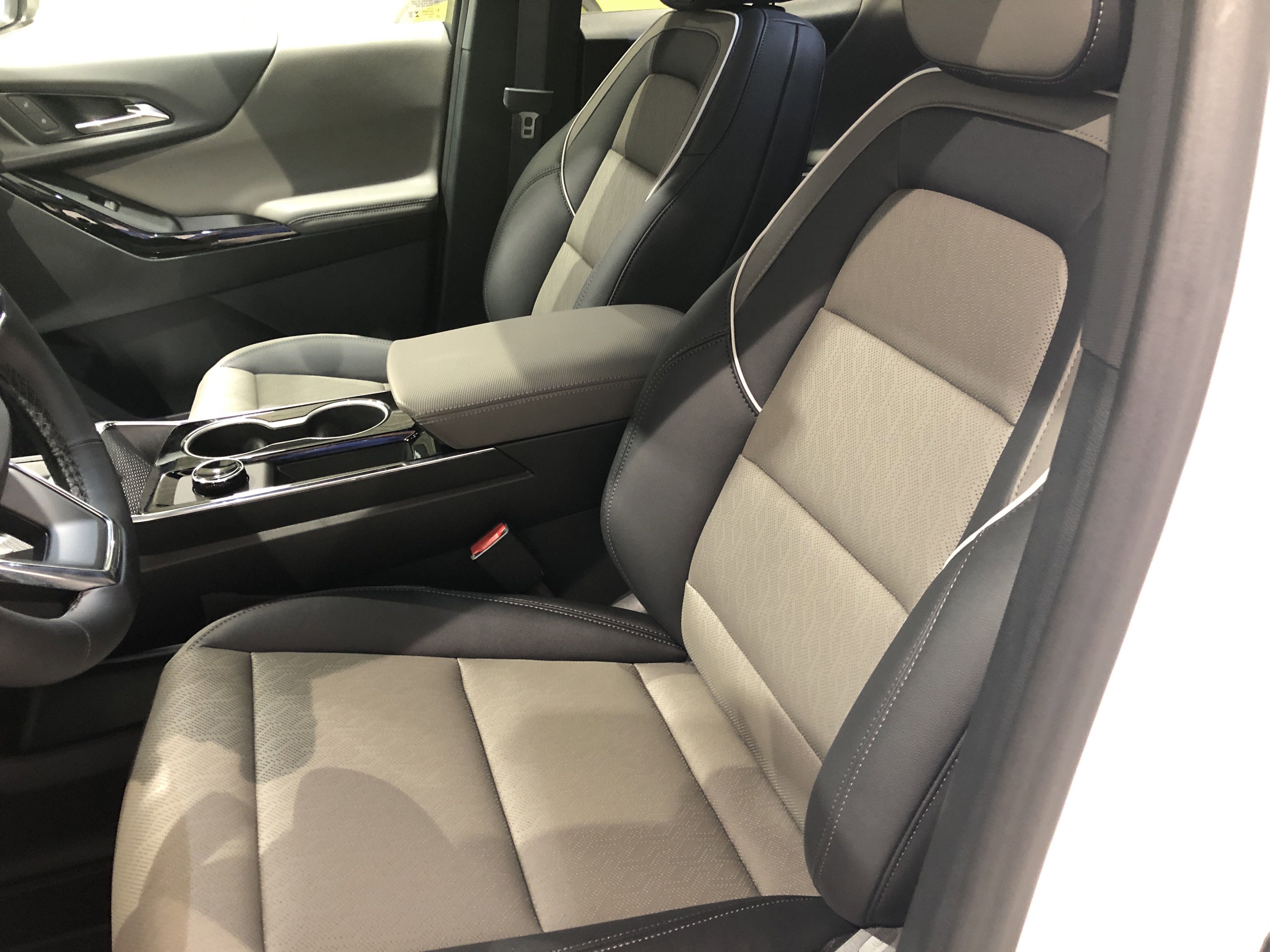 New 2026 Chevrolet Equinox LT w/ Convenience Package II image 8